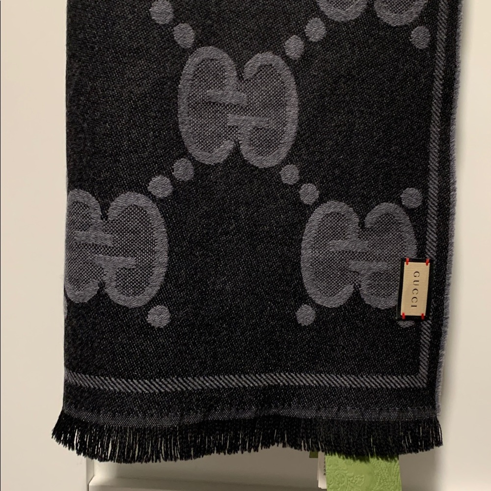 🔥🔥🔥 AUTHENTIC GUCCI - GG Black/Grey Wool Scarf - Picture 11 of 11